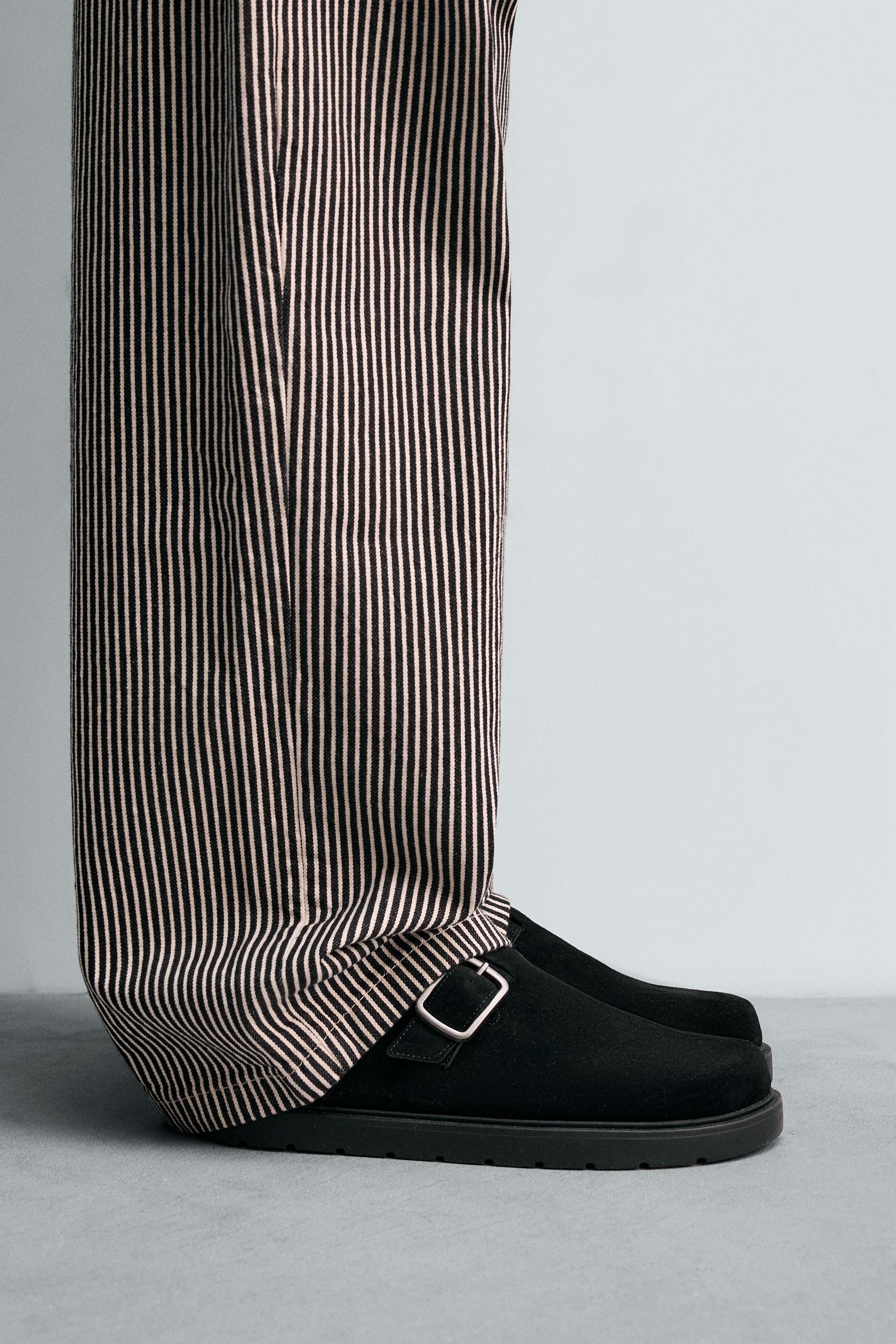 LEATHER BUCKLE CLOGS